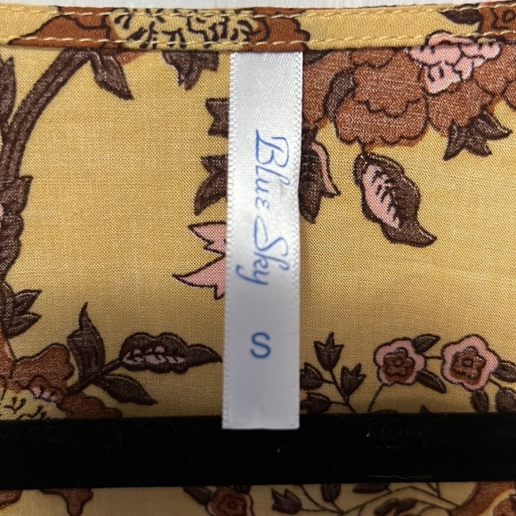 3/$20 floral small  blue sky - Picture 3 of 4